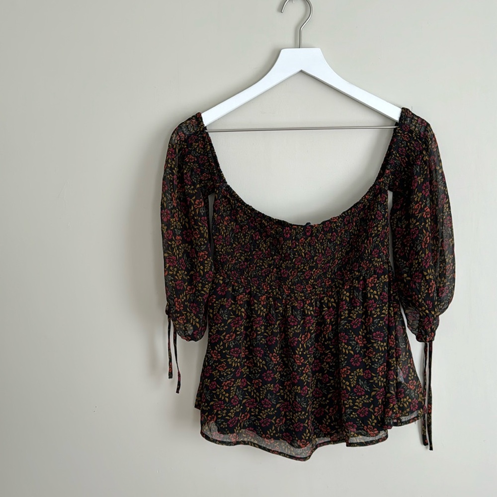 American Eagle top. Size small.
